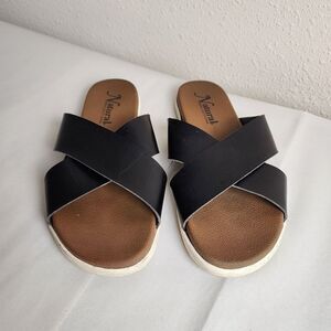 Natural Reflections Black Flat Slip On Sandals Women's Size 8